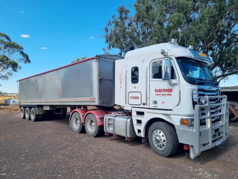 2013 Freightliner Argosy & 1999 Hercules tipper 