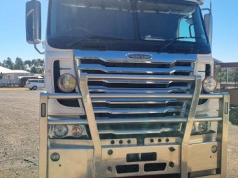 2013 Freightliner Argosy & 1999 Hercules tipper 