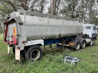 Enclosed semi tipping trailer