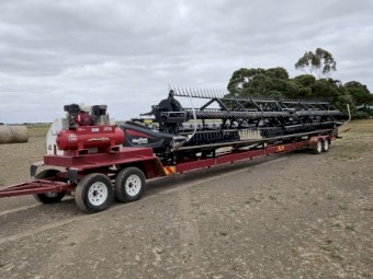 MacDon D65 Windrower front