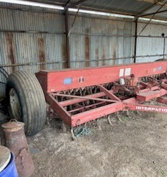 International 511 Combine