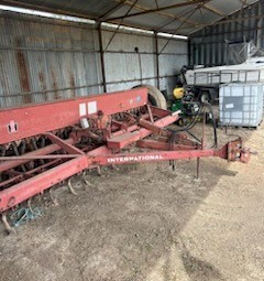 International 511 Combine