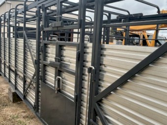 Extreme Welding 28' 2022 Cattle Crate 