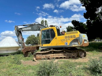 Volvo  Excavator EC210BLC with Mud Bucket