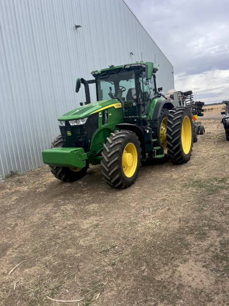 2023 John Deere 7230R Tractor