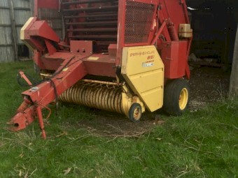 New Holland 851 Round Baler