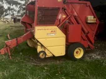 New Holland 851 Round Baler