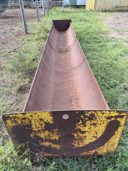 Extra heavy duty feed trough