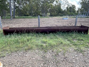 Extra heavy duty feed trough