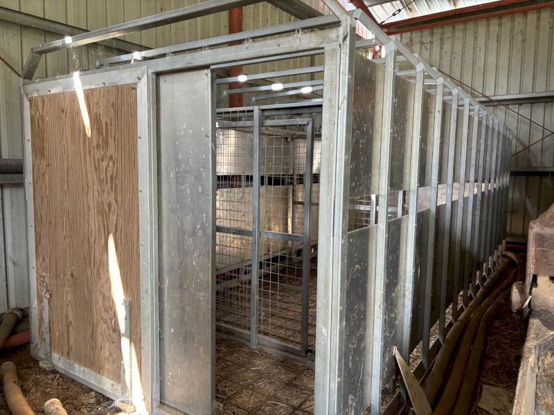 Stock crate and deck 