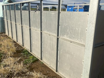 STOCK CRATE CATTLE CRATE 21.6 FOOT LONG 8 FOOT WIDE STUD CRATE STOCK CARRIER STAINLESS STEEL 