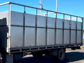STOCK CRATE CATTLE CRATE 21.6 FOOT LONG 8 FOOT WIDE STUD CRATE STOCK CARRIER STAINLESS STEEL 