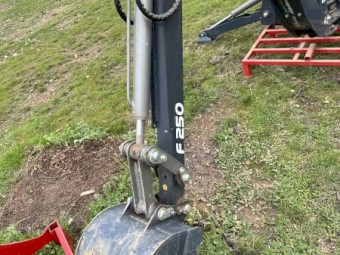 Titan Backhoe F250 3PL
