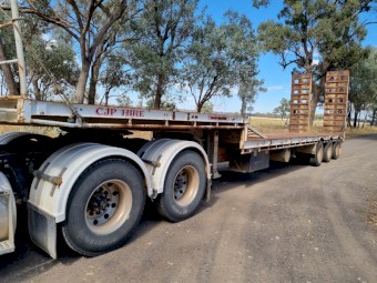 45ft drop deck with out riggers 