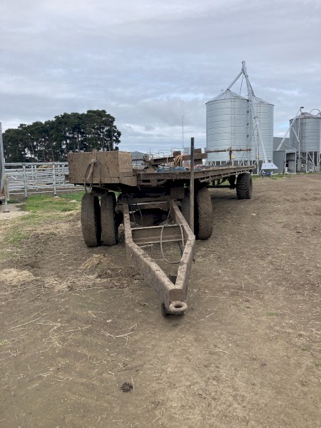 8 Square bale feed out trailer