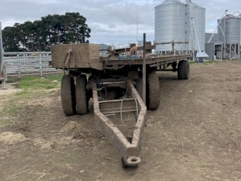 8 Square bale feed out trailer 