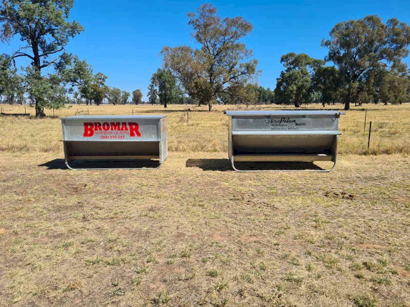BROMAR & PILON GAL LICK SHEEP FEEDER