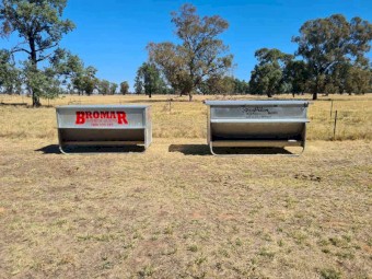 BROMAR & PILON GAL LICK SHEEP FEEDER
