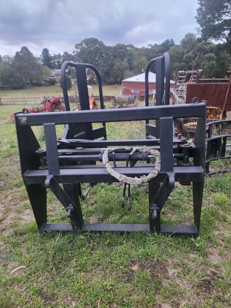 Kerfab - Dual Round Bale Silage Grab