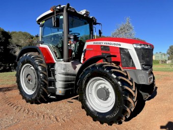 Massey Ferguson Dyna-7 tracto