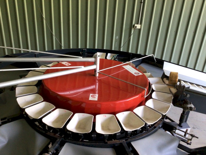 KW Engineering Fruit Grader  1998 8-CIRCA GRADER, ROLLER-SPRAY, GRAVITY HOPPER, 100L SPRAY TANK 