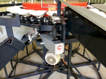 KW Engineering Fruit Grader  1998 8-CIRCA GRADER, ROLLER-SPRAY, GRAVITY HOPPER, 100L SPRAY TANK 