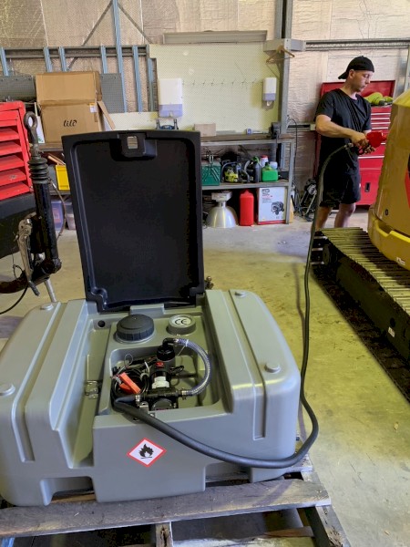 New 210 litre 12v diesel fuel transfer transfer tanks, 12vDC, with CE rated diesel pump 42 LPM, with auto shutoff nozzle