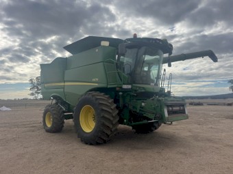 John Deere S670 Header