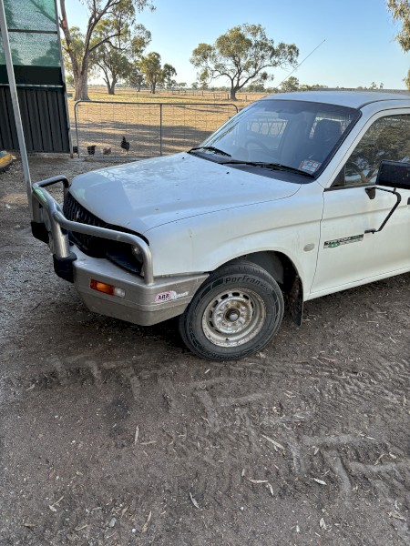 2002 Mitsubishi Triton Single Tray Ute