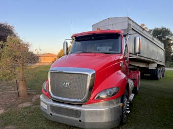 2013 Caterpillar CT 610 Truck