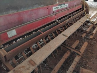 International 6 - 2 combine