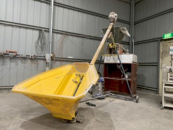 Hopper w/ Pencil Auger