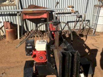Petrol Driven Hydraulic Block Wood Splitter As New