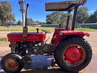 Massey Ferguson 148