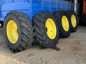 John Deere R4038 Flotation Tyres