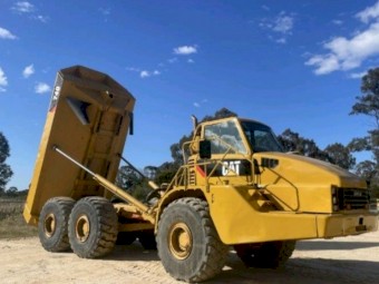 2002 Caterpillar 740 Dump Truck