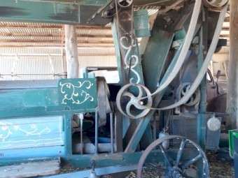 Buncle & Son twin bag chaff cutter