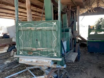 Buncle & Son twin bag chaff cutter