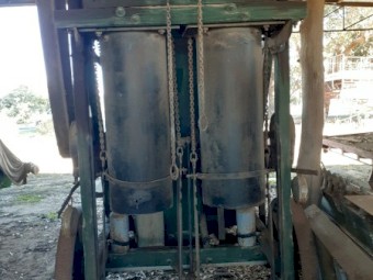 Buncle & Son twin bag chaff cutter