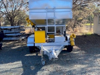Feed Out Trailer Livestock Feeder Grouper 42BAG (3.5ton Wheat) Galvanized Auger and Trail Feed split Bin 