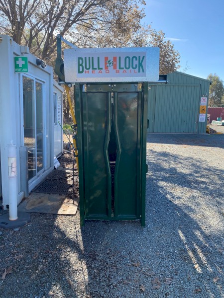 Cattle Vet Crush Painted offside operation BL5200 side Squeeze 