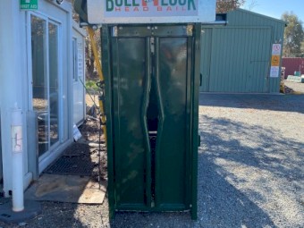 Cattle Vet Crush Painted offside operation BL5200 side Squeeze 