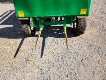 Round bale feedout wagon