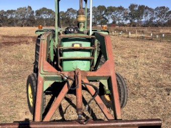 1973 John Deere 2130 tractor with FEL and dual rear remotes