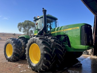 John Deere 9300