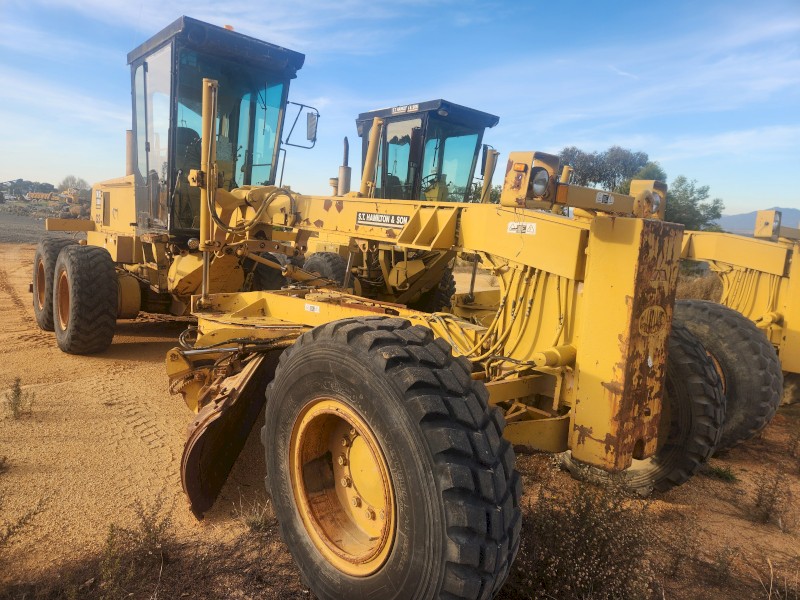 2 x Mitsubishi Graders