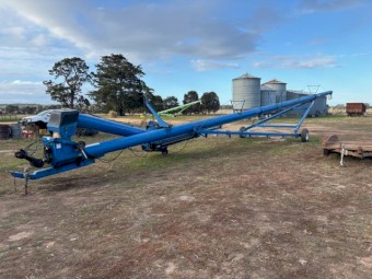 Brandt 1390 swing away auger