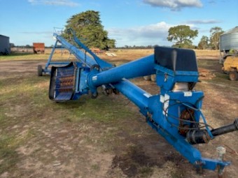 Brandt 1390 swing away auger