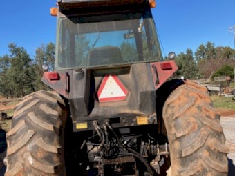 Case IH 2096 FWA Tractor with Challenge 4131 Loader