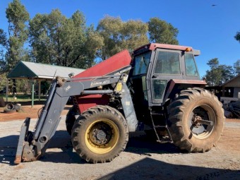 Case IH 2096 FWA Tractor with Challenge 4131 Loader